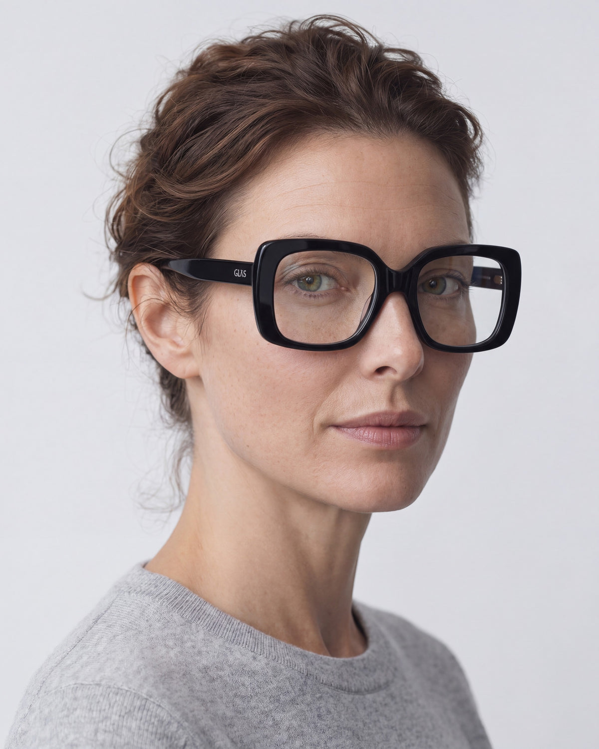 Mio Black Readers, worn, side