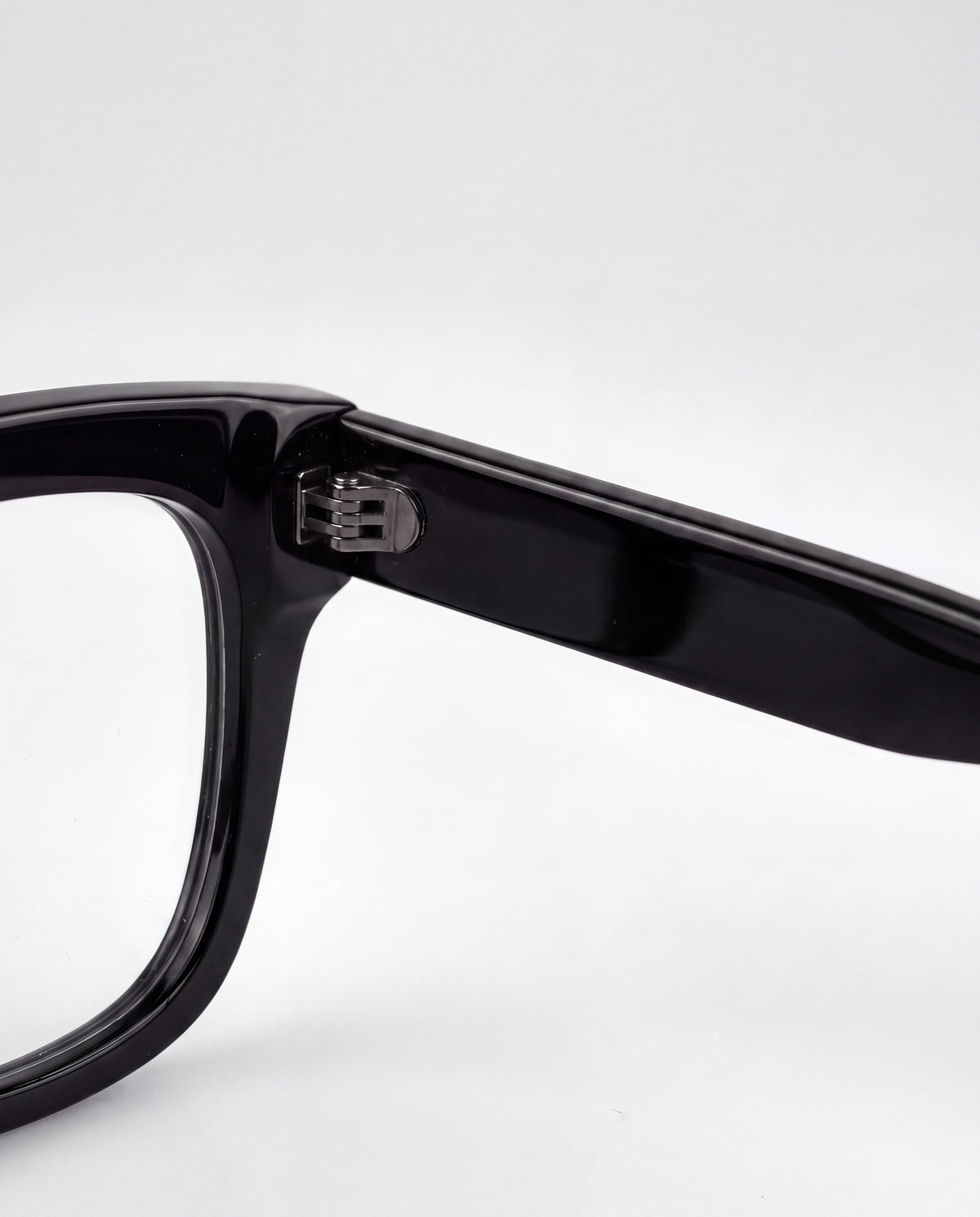 GLAS Dahlia Black Blue Light – detail