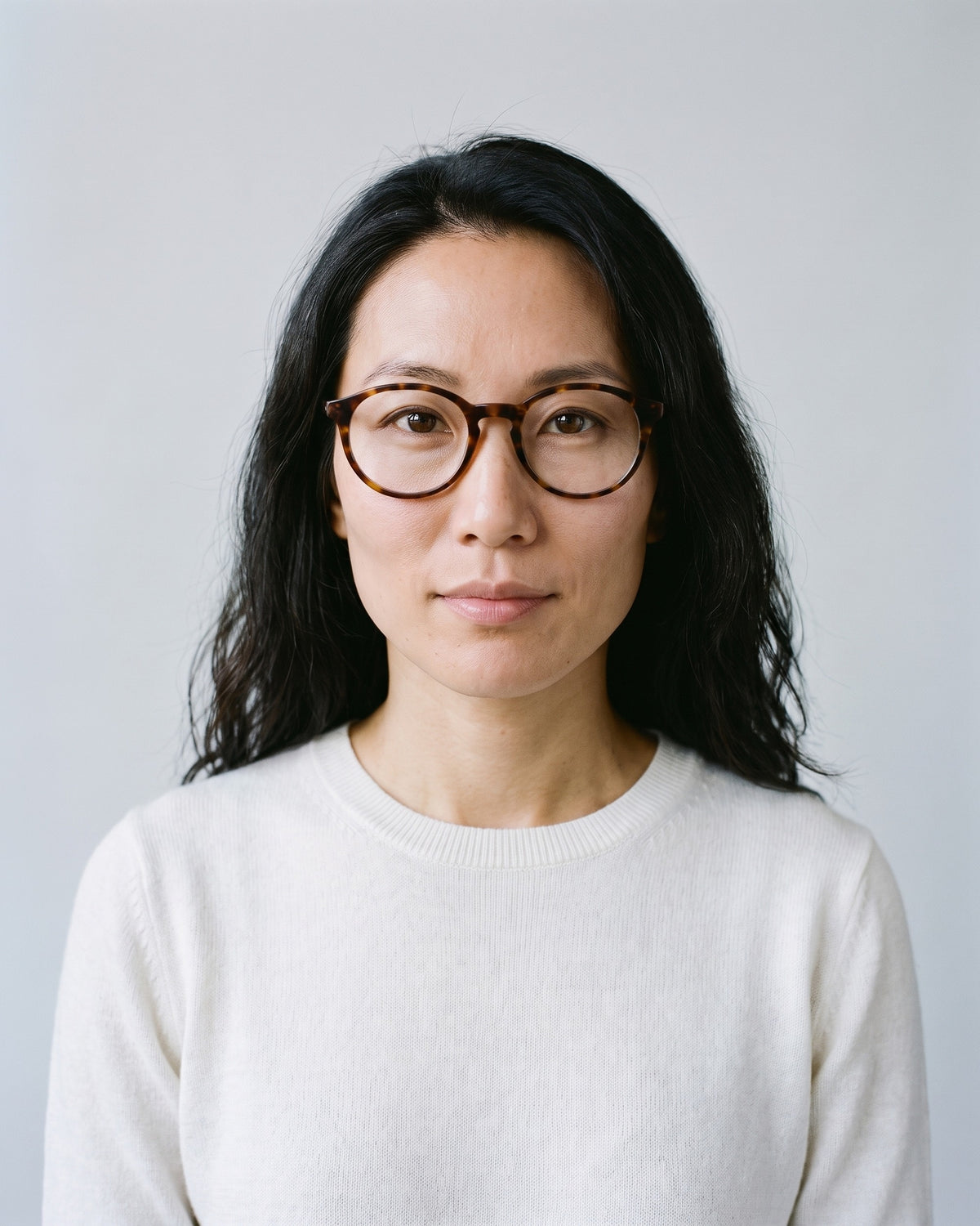 GLAS Jasmin Turtle Brown Readers – worn, studio