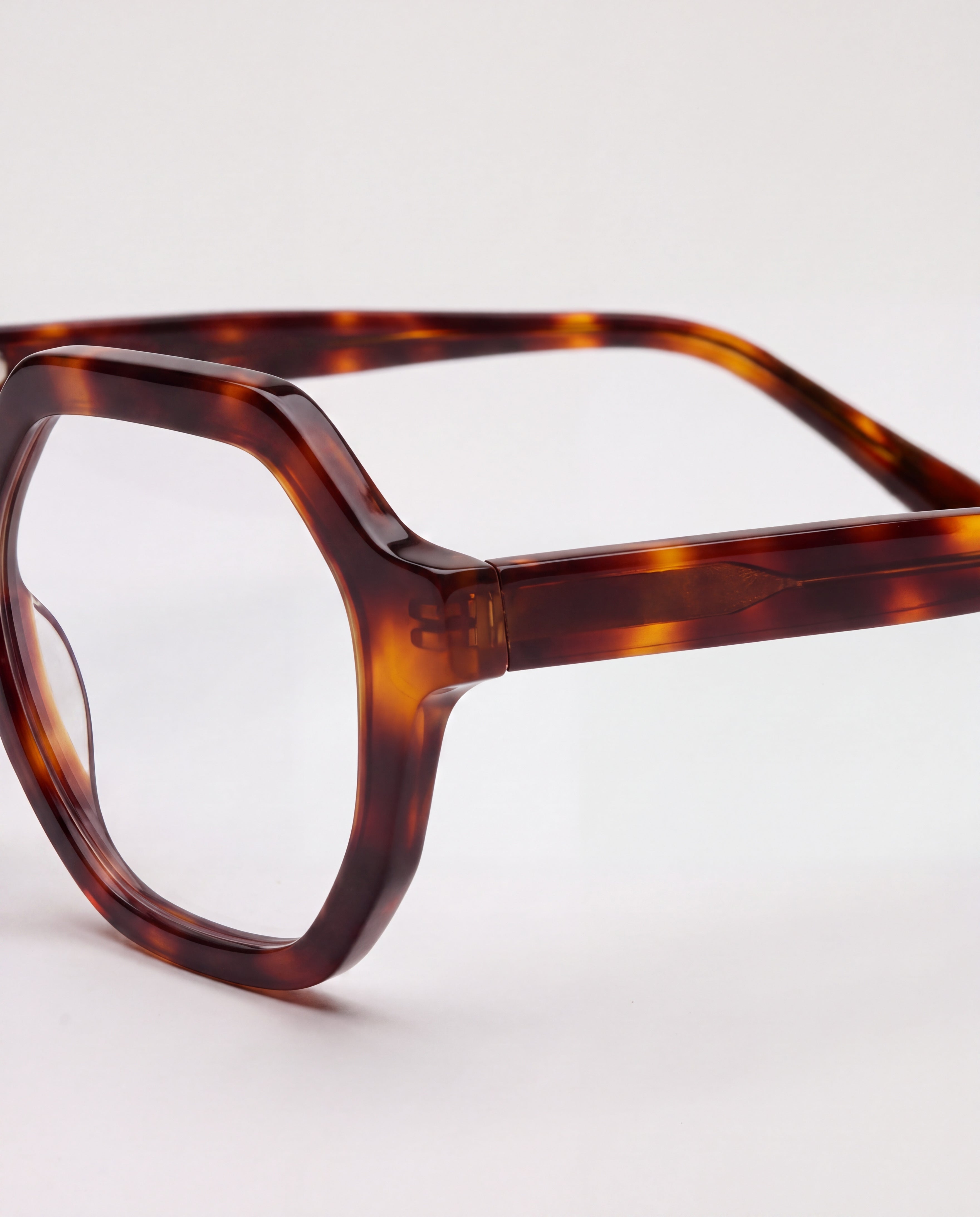 GLAS Lotus Havana Turtle Brown Blue Light – detail